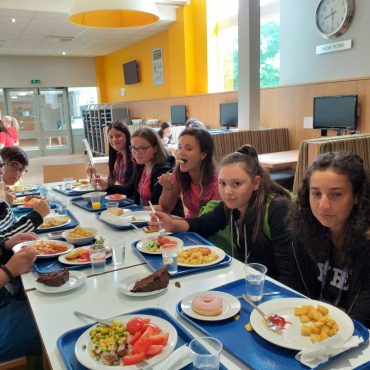 students.canteen.chiuni